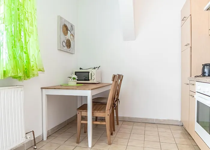 Spacious 3br Shared Apt, Very In